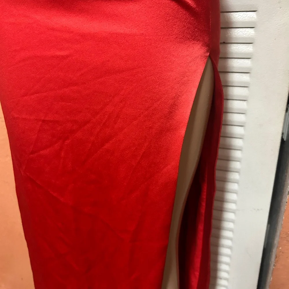 Alice + Olivia Vibrant Red One-Shoulder Dress - Picture 4 of 14